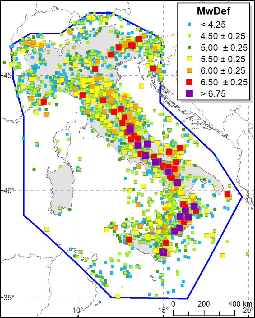 Distribuzione geografica degli epicentri dei terremoti contenuti in CPTI15  per classi di Mw e limite della copertura spaziale (poligono blu)
